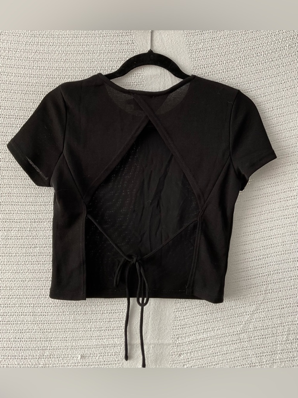 Princess Polly Black Crop Tee - Picture 3 of 6